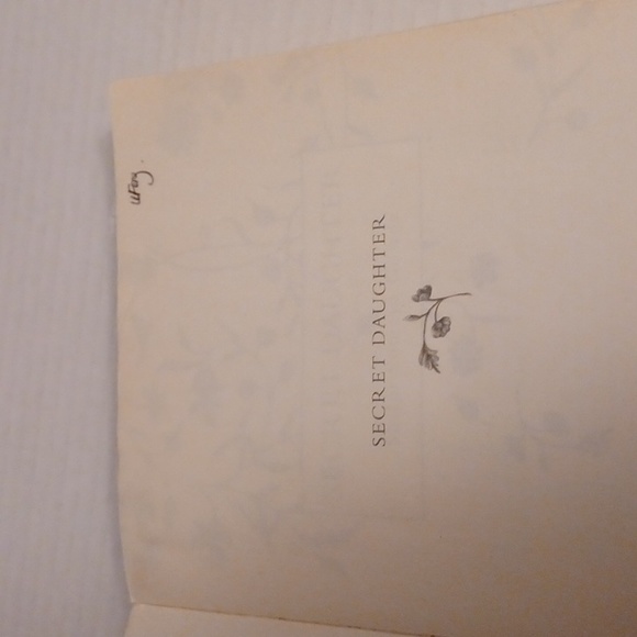 $4 Add-on "Secret Daughter" by Shilpi Somaya Gowda - Paperback Novel - Picture 6 of 8